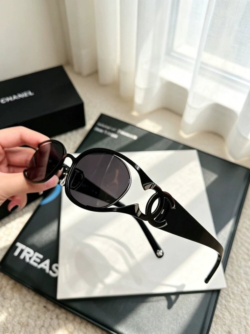 NWT NIB CHANEL CC Logo Oval Sunglasses Black Gold Silver Authentic - Picture 5 of 6